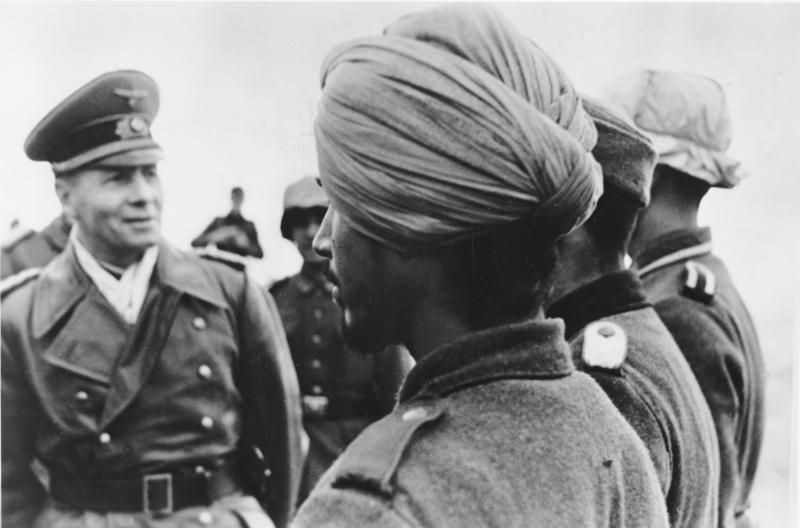 Bundesarchiv_Bild_183-J16796,_Rommel_mit_Soldaten_der_Legion_%22Freies_Indien%22.jpg